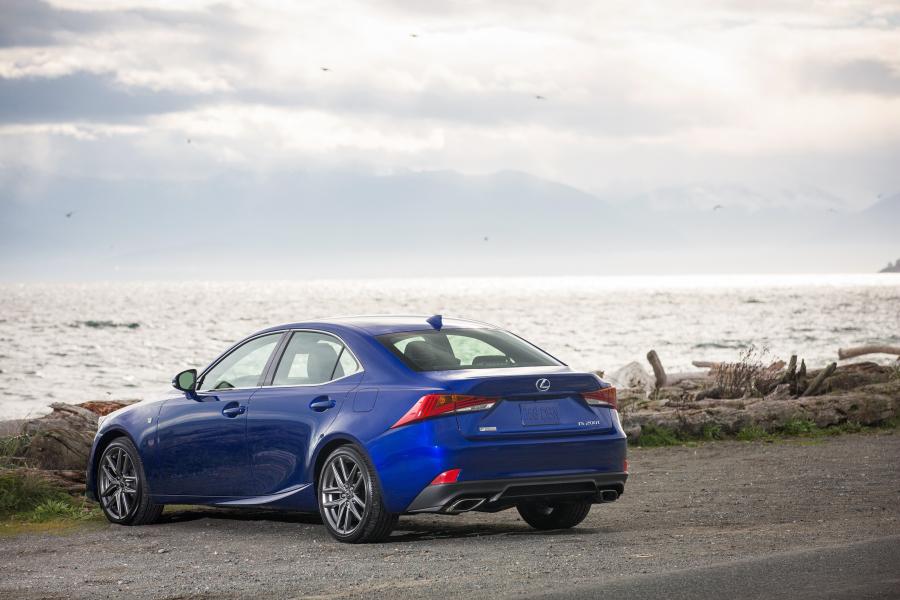  Lexus IS200t F-Sport 2016 года  (NA) (фото 3 из 27)